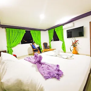  Hostel La Mercedes Street